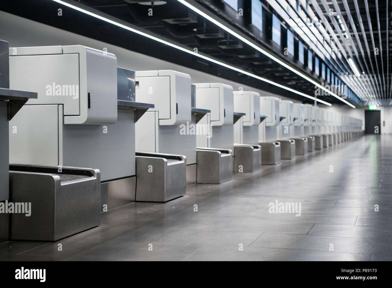 Empty airline check in desks hires stock photography and images Alamy