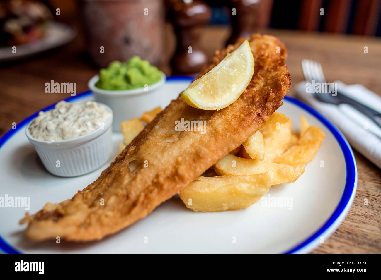 Pub food hires stock photography and images Alamy