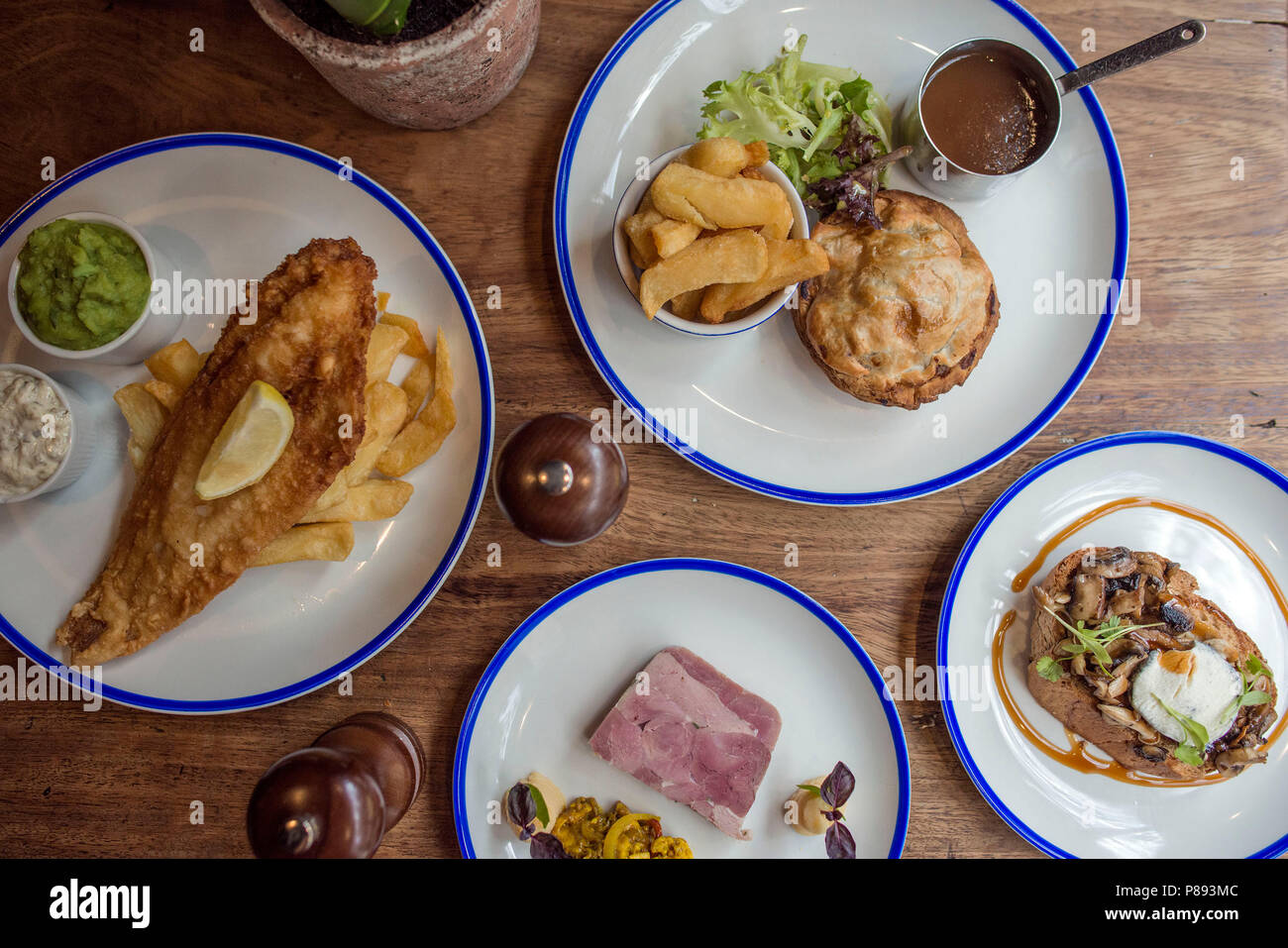 Chicken goats cheese salad hires stock photography and images Alamy