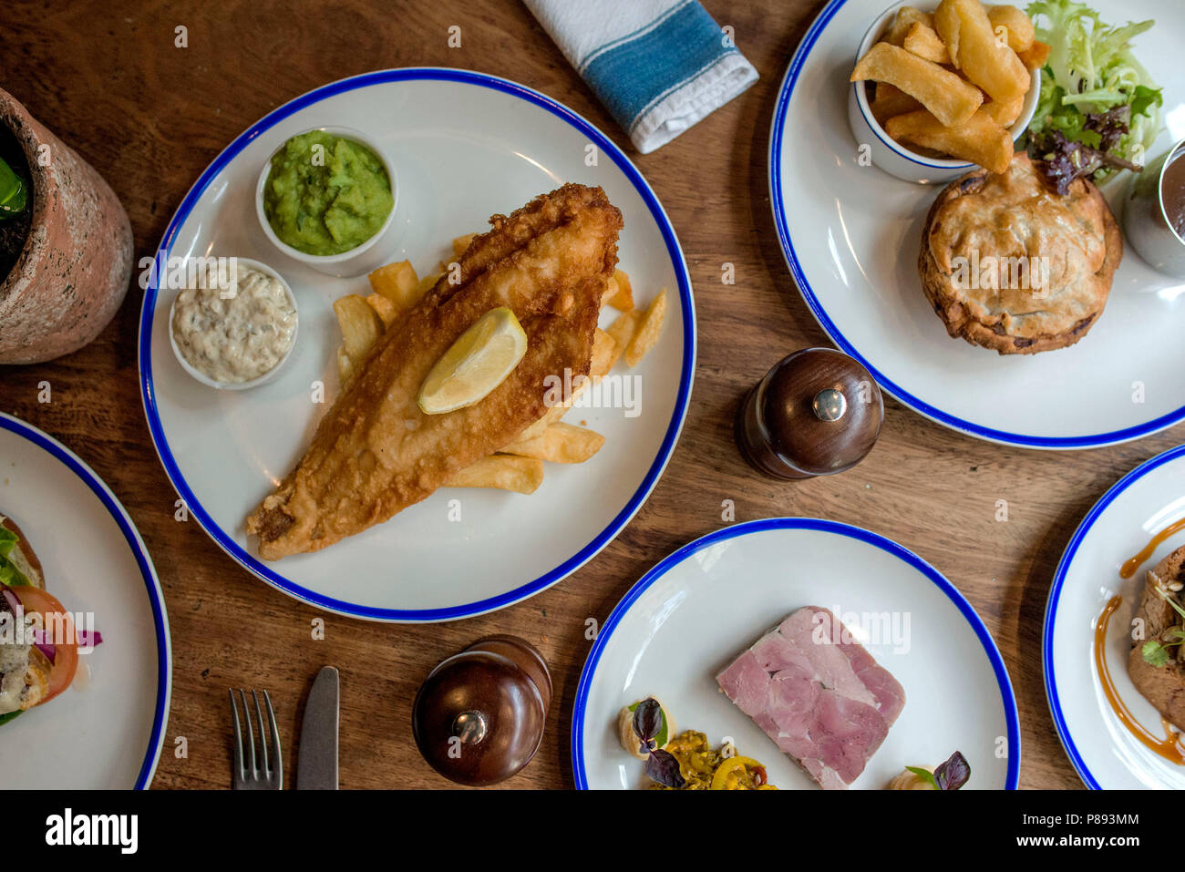 Classic pub food hires stock photography and images Alamy