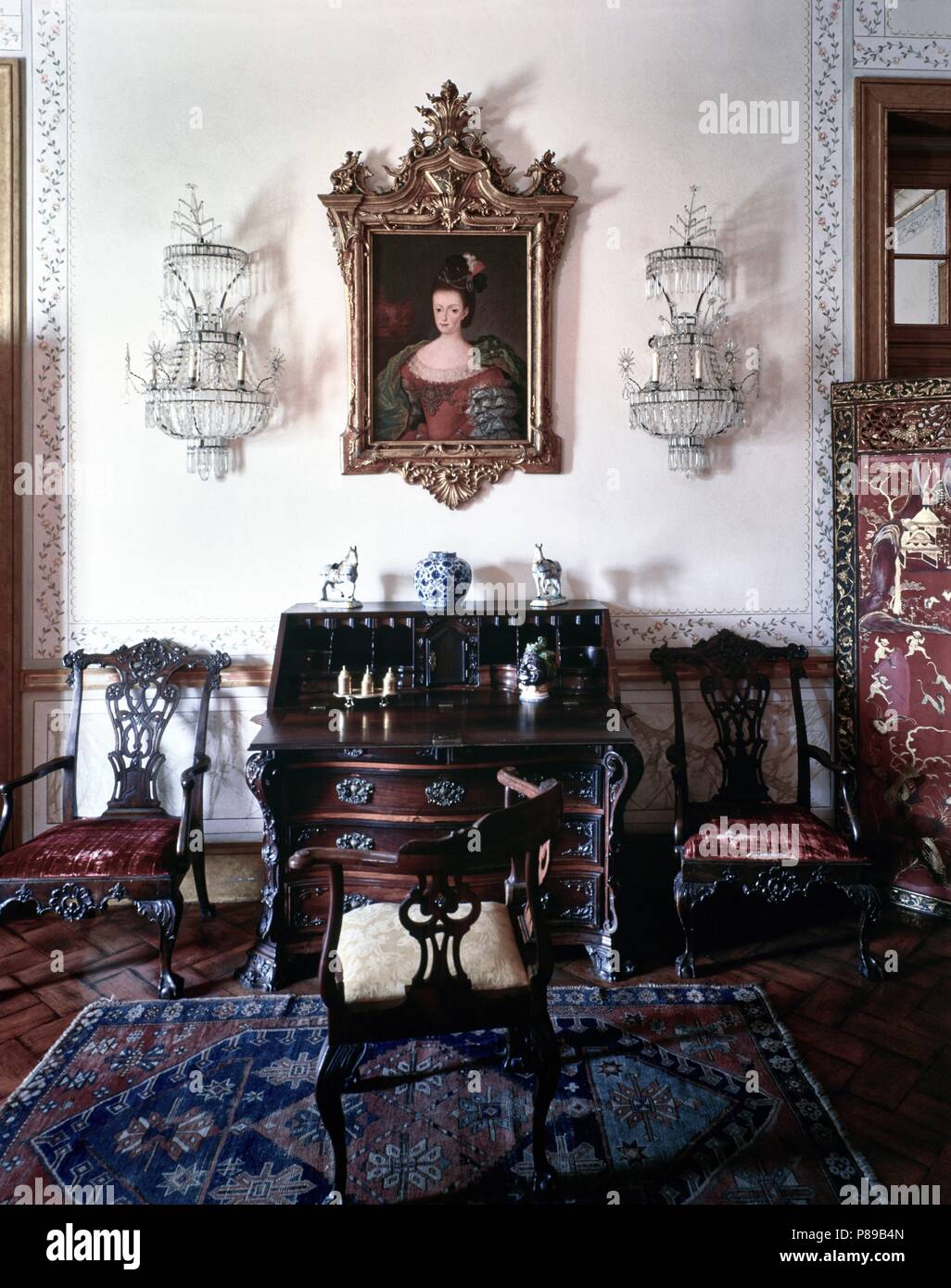 Vista parcial de la Sala de las Antorchas, con escritorio  real y retrato de la Reina Doña Maria.Queluz, Palacio Nacional, Portugal.Siglo XVIII. Stock Photo