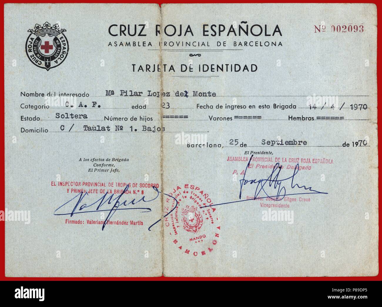 España. Tarjeta de identidad de Cruz Roja Española. Barcelona, año 1970. Stock Photo