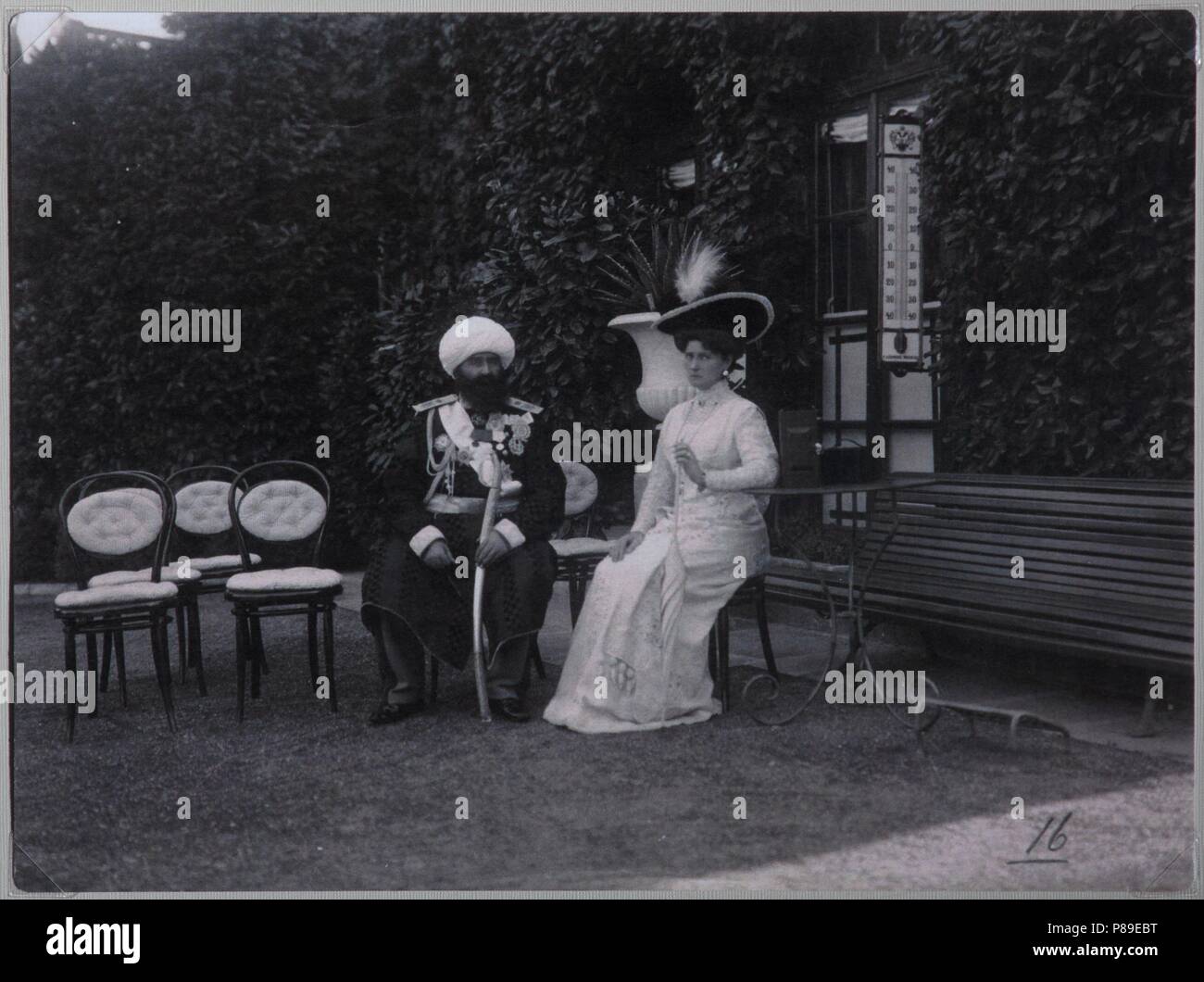 Emir of Bukhara Mohammed Alim Khan and Empress Alexandra Fyodorovna at the old Livadia Palace. Museum: Russian State Film and Photo Archive, Krasnogorsk. Stock Photo