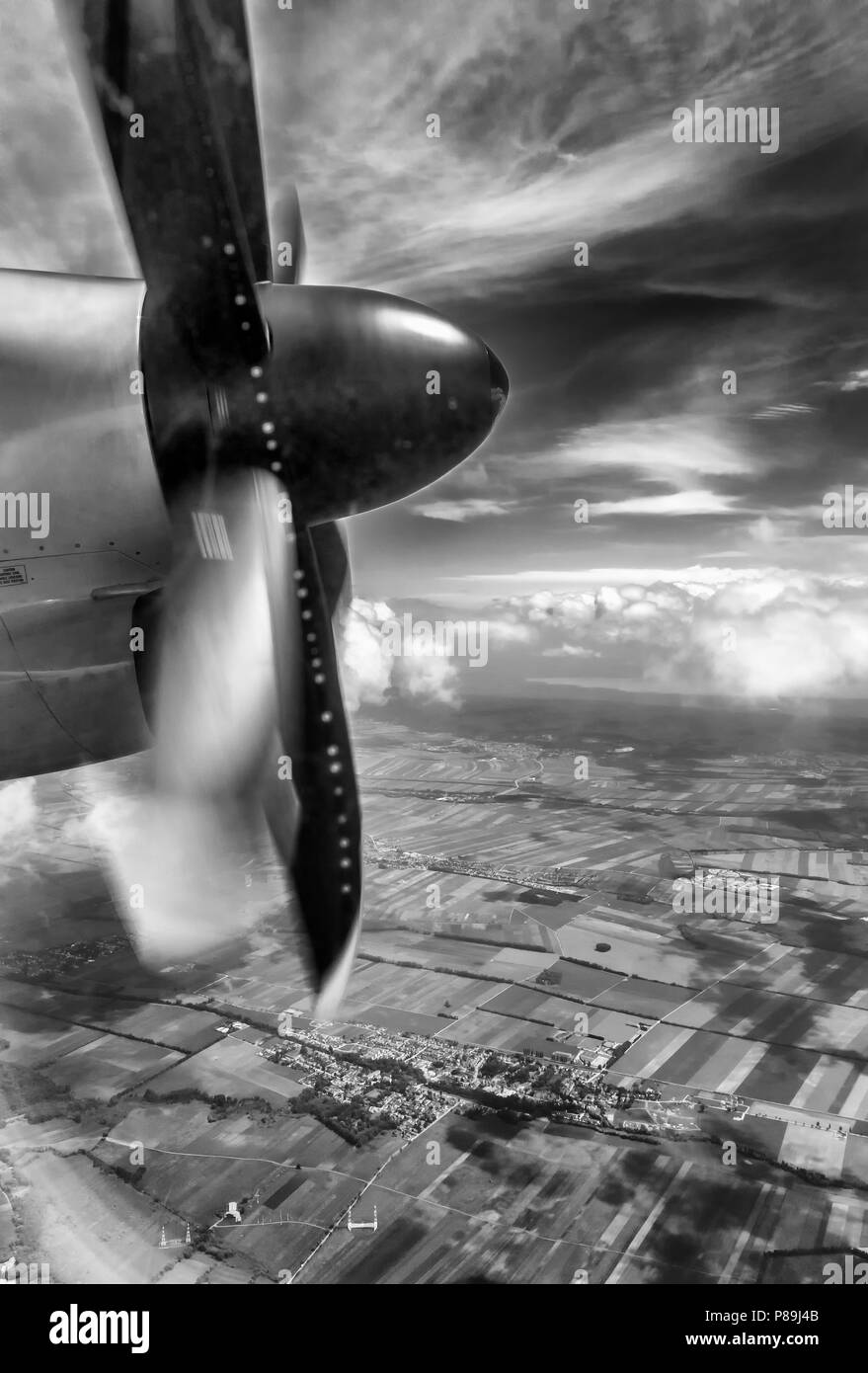 Sky scenery flight low Black & White Stock Photos