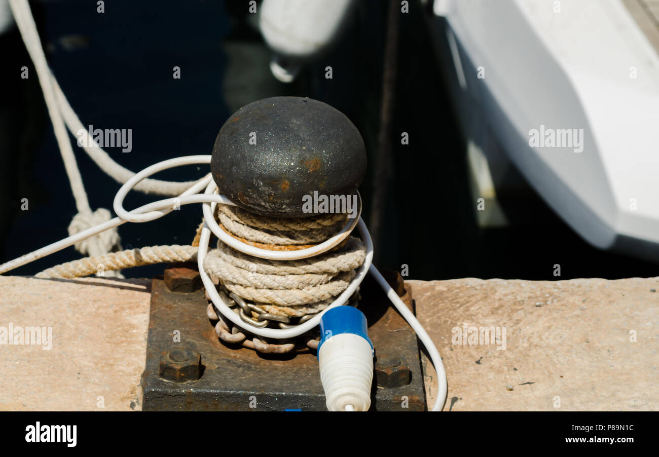 Mooring Device High Resolution Stock Photography and Images Alamy