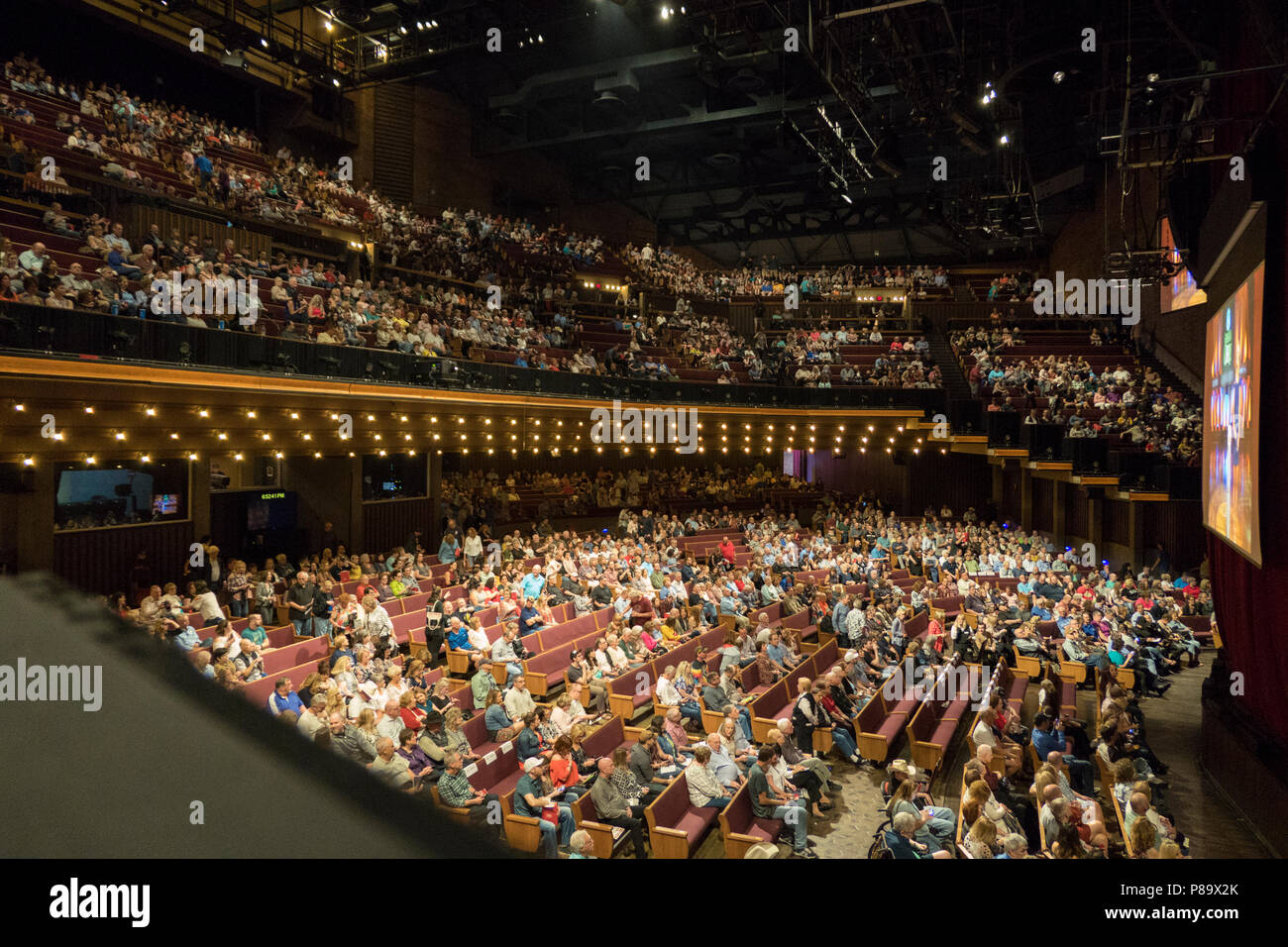 Grand ole opry stage nashville hires stock photography and images Alamy