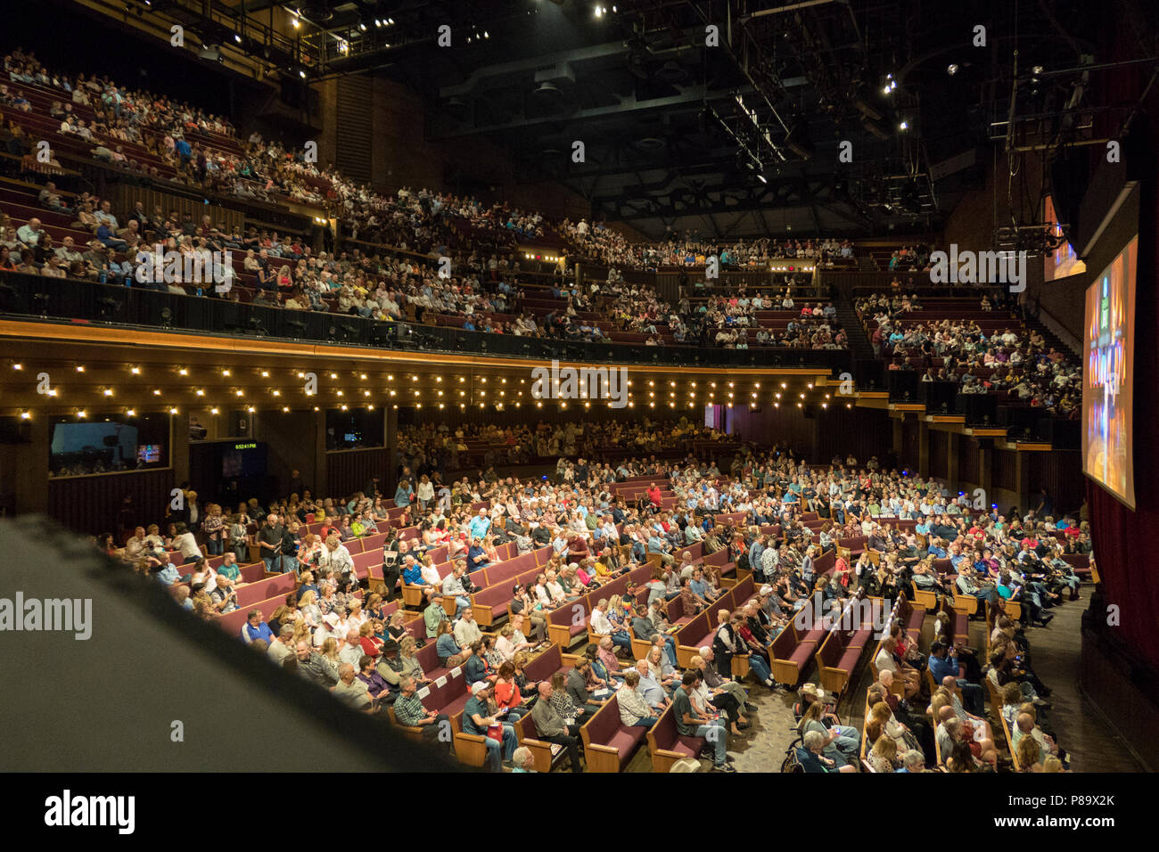 Grand ole opry house interior hi-res stock photography and images - Alamy