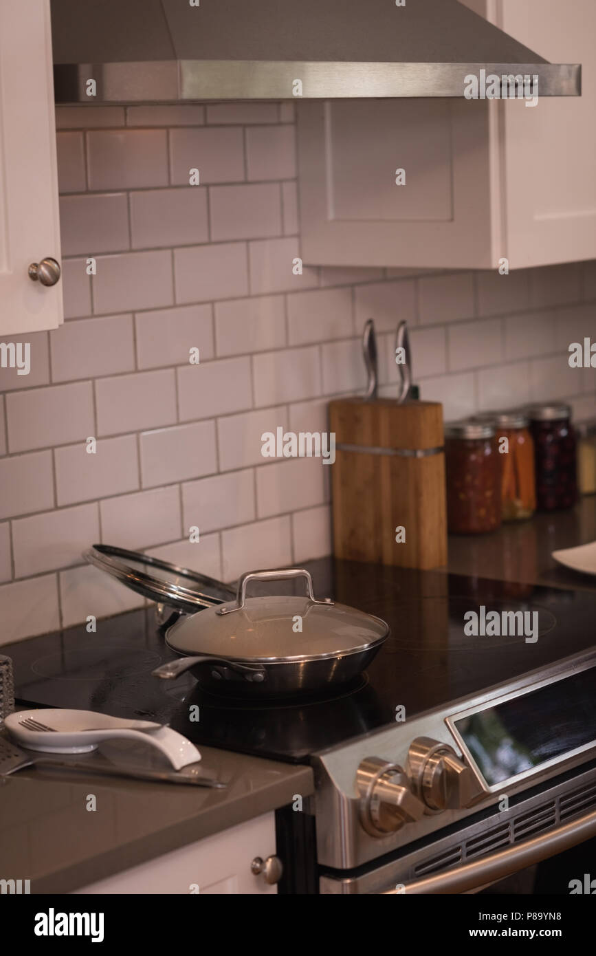 Induction stove hires stock photography and images Alamy