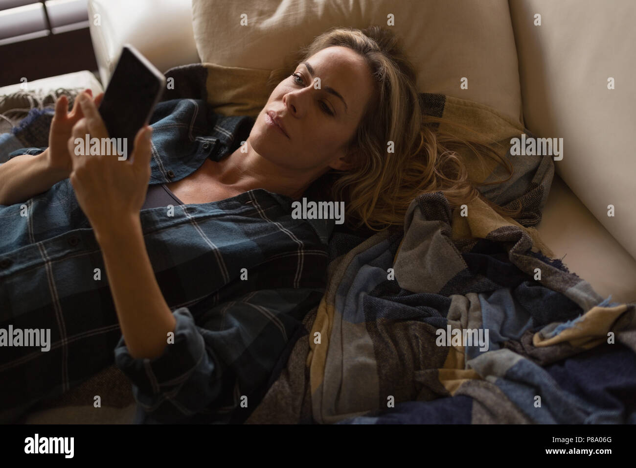 Woman in her 40s texting hi-res stock photography and images - Alamy
