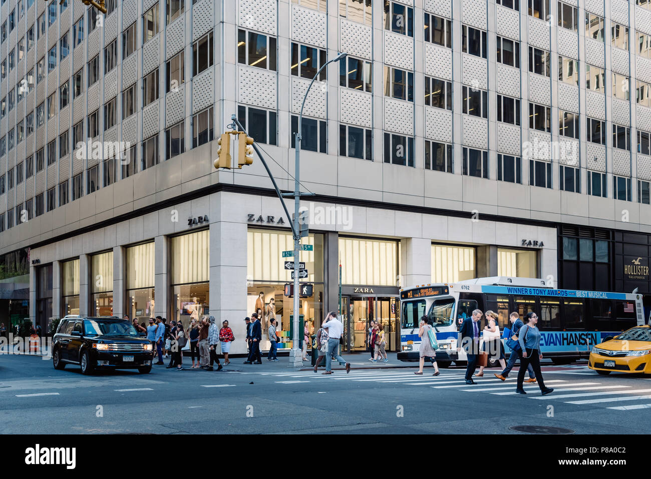 Zara fifth avenue hi-res stock photography and images - Alamy