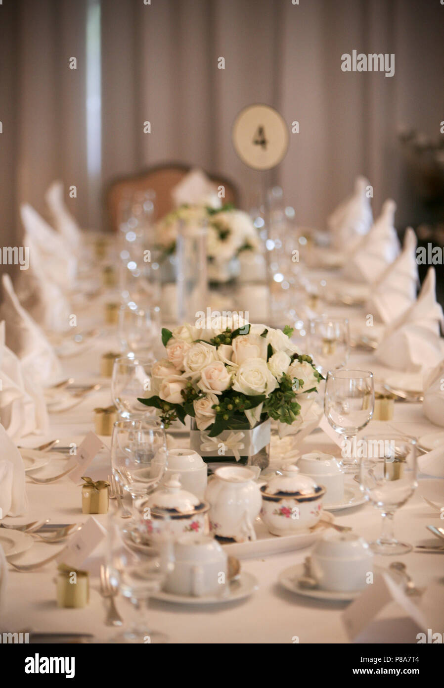 10 Wedding Table Decoration And Place Setting Ideas From Our Brides