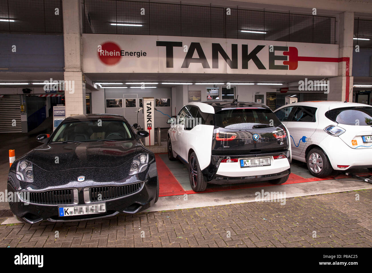 electric cars at a charging station at the street Lungengasse, Fisker Karma, BMW i3, Renault ZOE, Cologne, Germany  Elektroautos an einer E-Tankstelle Stock Photo