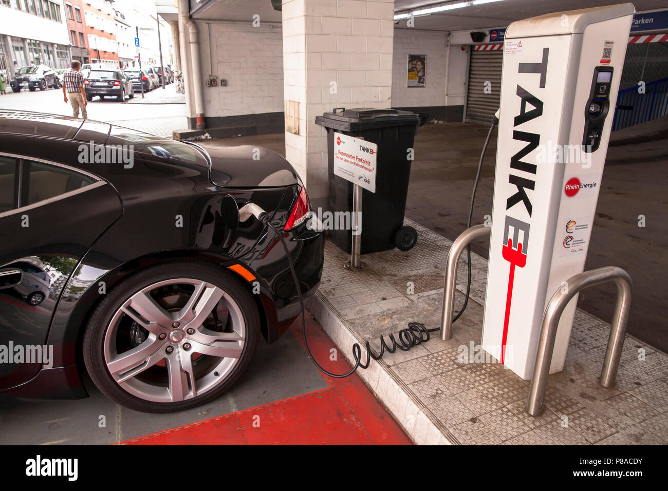 electric car Fisker Karma at a charging station at the street Lungengasse,  Cologne, Germany Fisker Karma an einer E-Tankstelle/Ladestation in der Lun  Stock Photo - Alamy