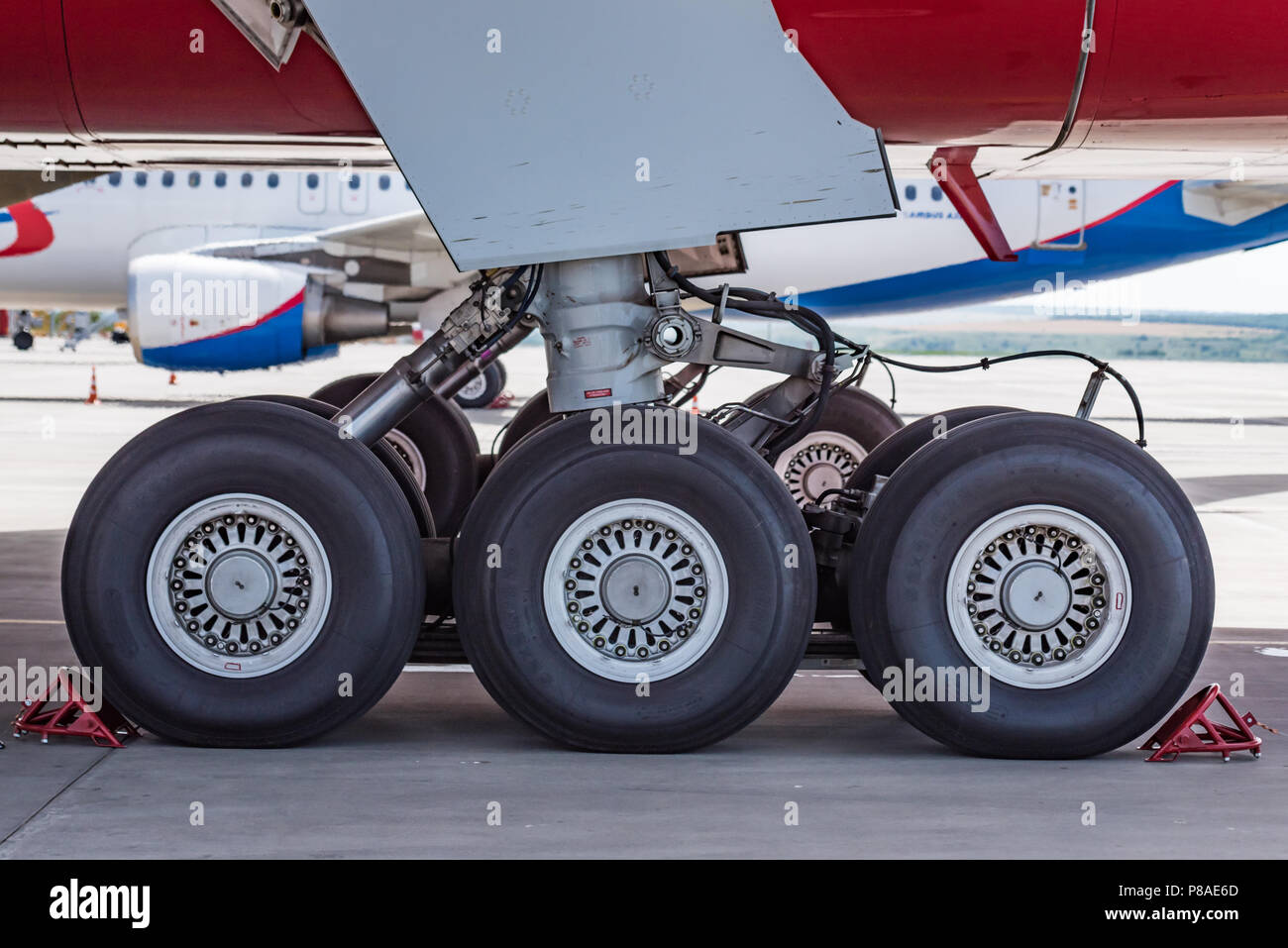 Aeroplane chassis hires stock photography and images Alamy