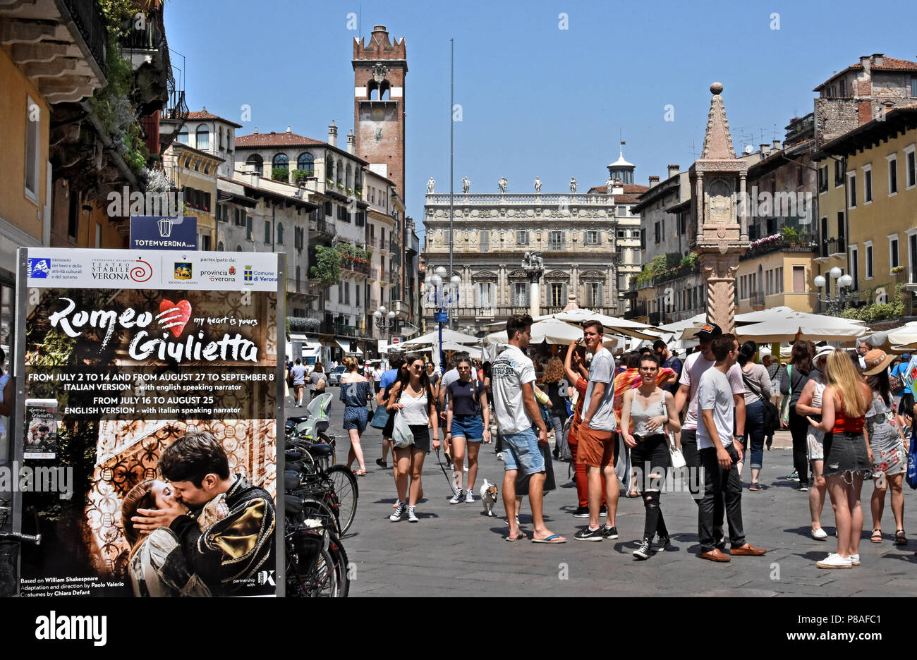 Market stalls in front of the Torre dei Lamberti in the Piazza delle Erbe, Verona ,Veneto, Italy, Italian. ( William Shakespeare's Romeo and Juliet, first published in 1597, is considered to be the first romantic tragedy ever written. ) Stock Photo