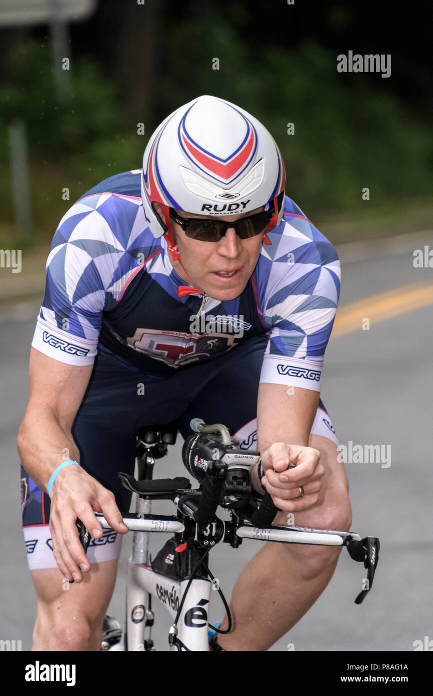 Kevin Long during the bike segment in the 2018 Hague Endurance Festival Olympic Triathlon Stock Photo