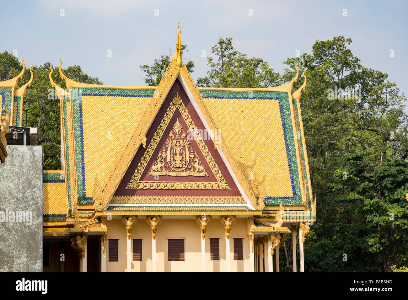 Detail design of cambodian art on the roof of a bulding at the Royal Palace of Phnom Penh, Cambodia Stock Photo