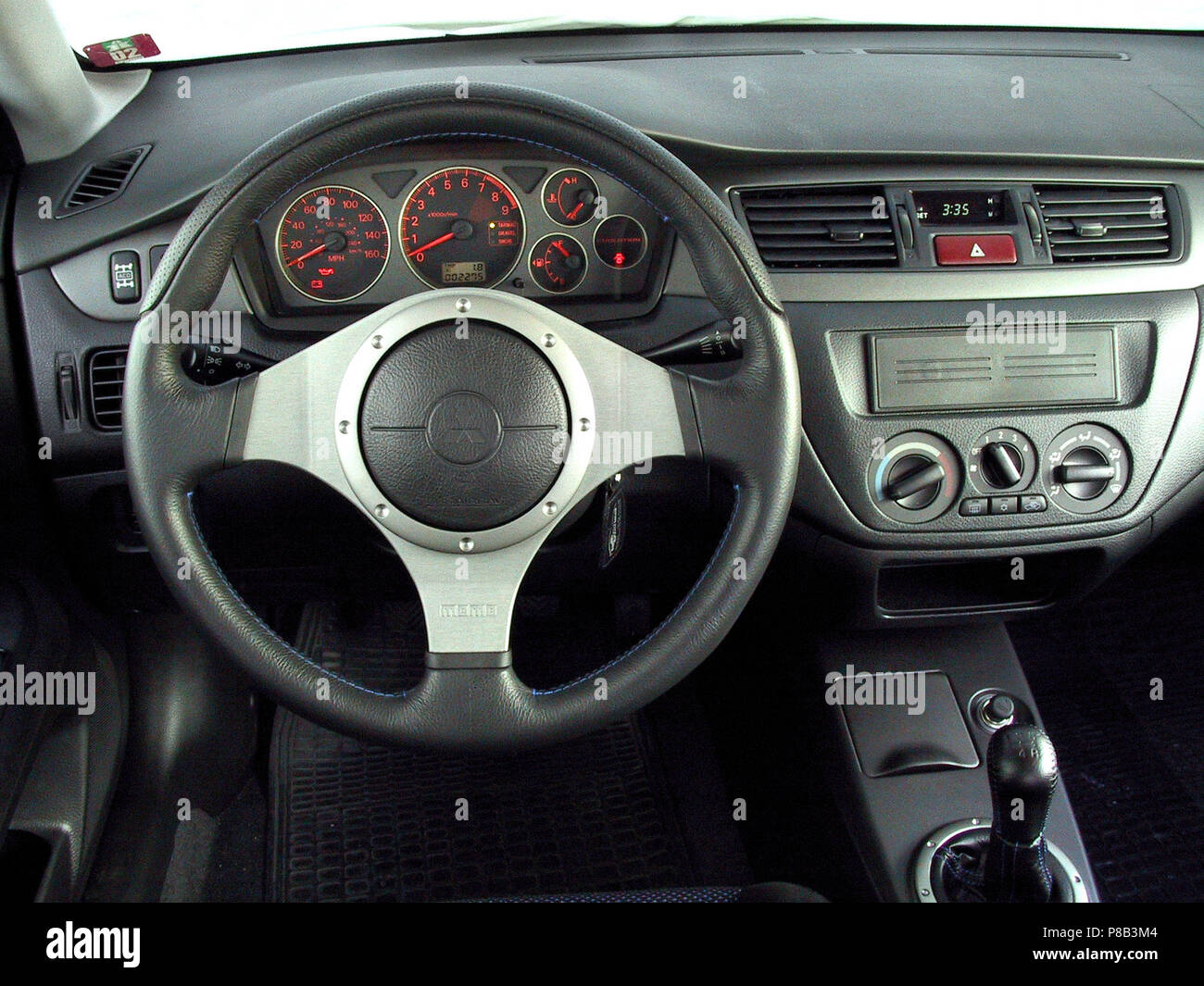 Mitsubishi Lancer Evolution 7 vii EVO - 2002 model showing the dashboard /  drivers view Stock Photo - Alamy