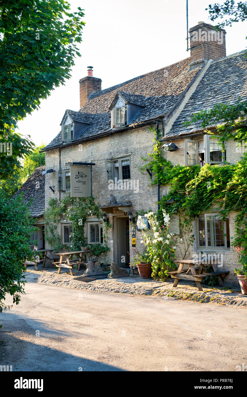 The Maytime Inn in the village of Asthall near Burford, Cotswolds, Oxfordshire, UK Stock Photo