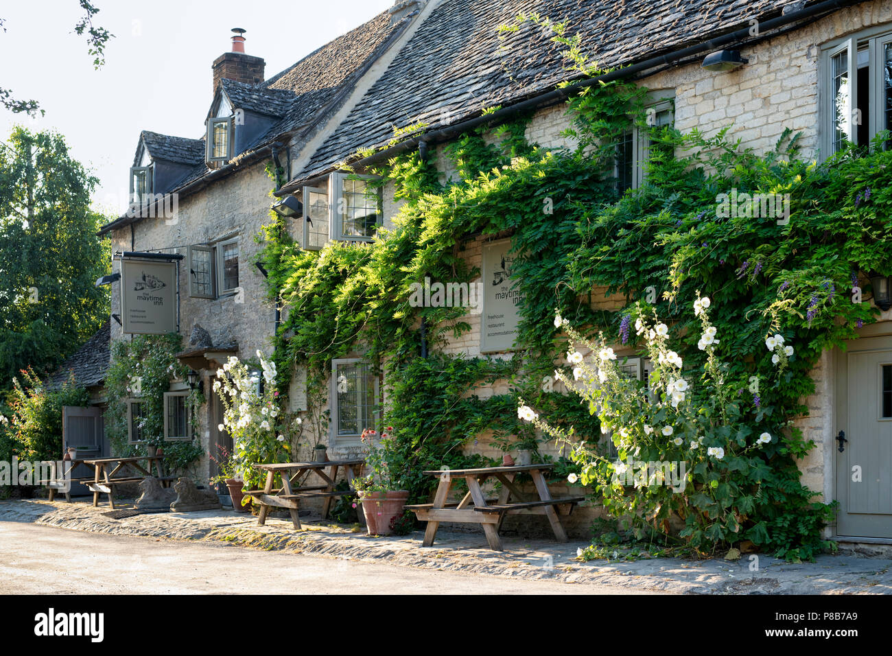 The Maytime Inn in the village of Asthall near Burford, Cotswolds, Oxfordshire, UK Stock Photo