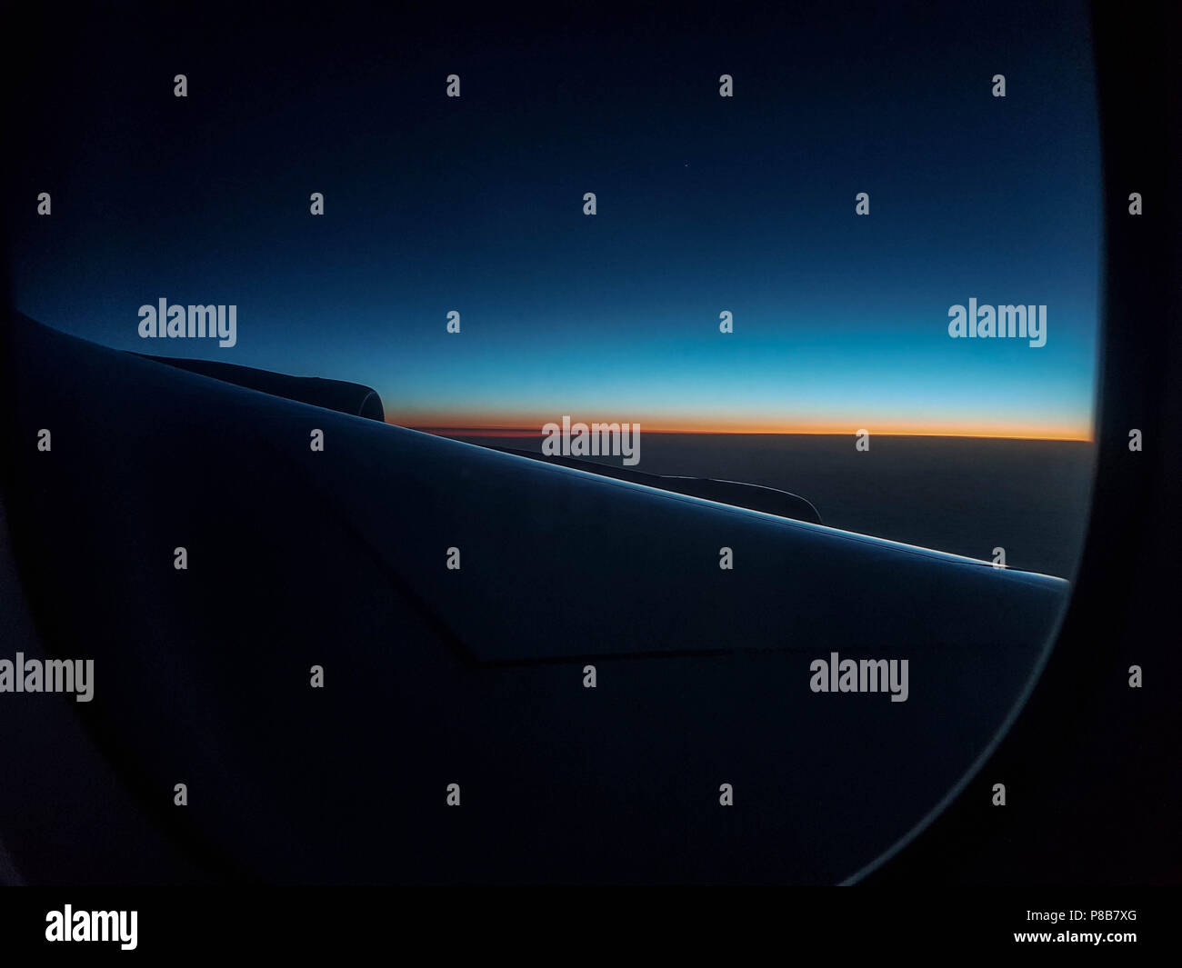 Night sky plane wing hi-res stock photography and images - Alamy