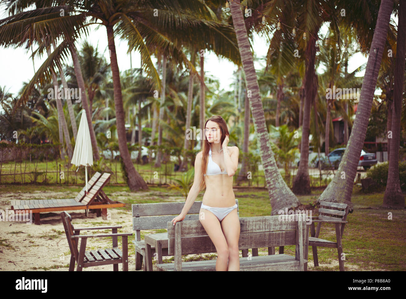 waardigheid laten vallen Huisje Bench bikini caucasian hi-res stock photography and images - Alamy