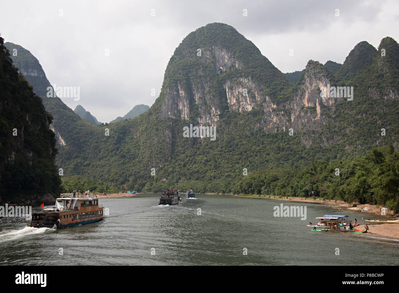 River boats on the Li River in Guangxi Zhuang china, on the journey from Guilin to Yangshuo. Stock Photo