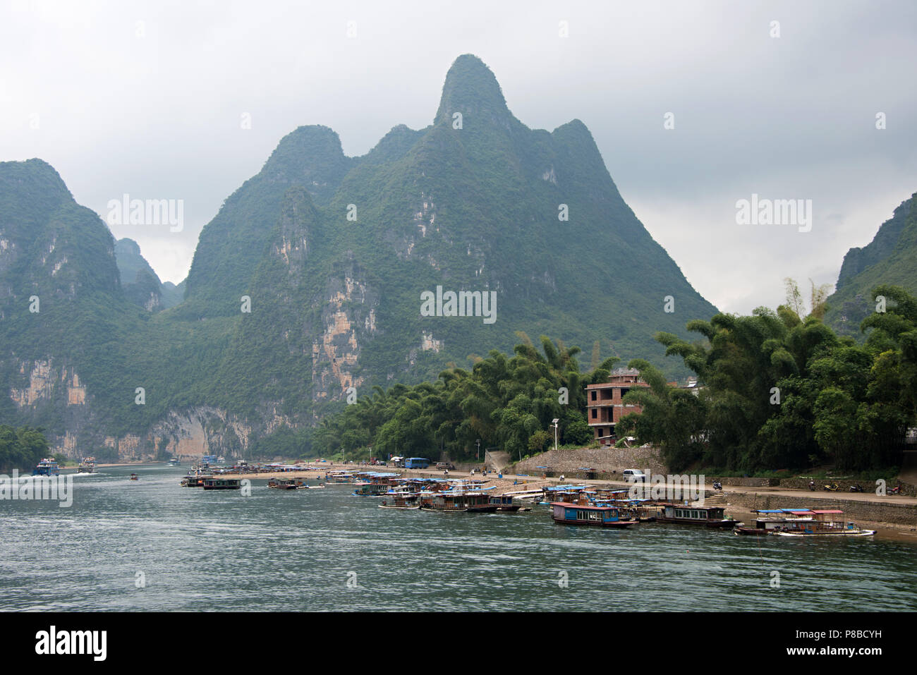 River cruise on the Li River in Guangxi Zhuang china, on the journey from Guilin to Yangshuo. Stock Photo