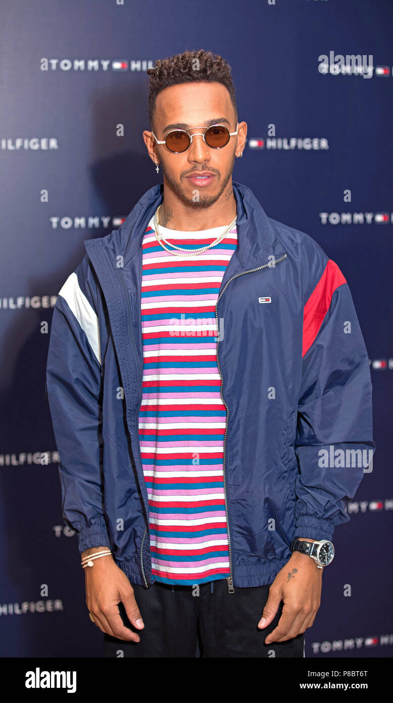 Lewis Hamilton arrives at the Tommy Hilfiger store on Regent Street,  London, for 'An audience with Lewis Hamilton' Stock Photo - Alamy