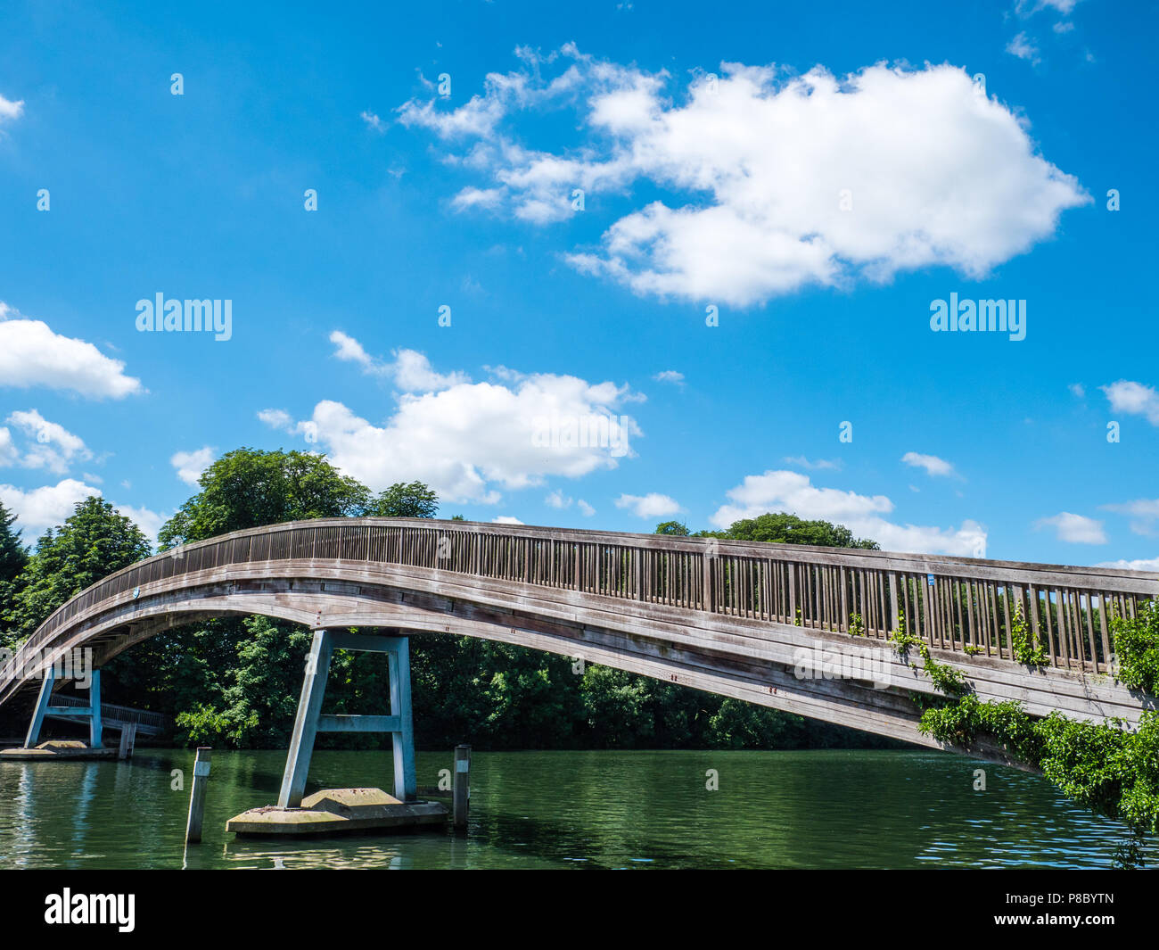 Temple Footbridge, connects Buckinghamshire and Berkshire, River Thames
