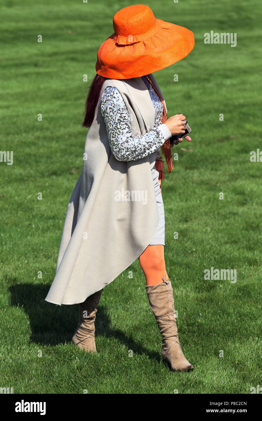 Hannover, Germany, elegantly dressed woman with hat Stock Photo