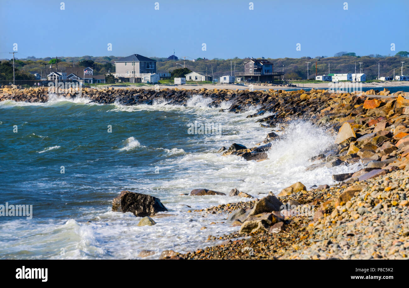 Ocean waves crashing on rocks hires stock photography and images Alamy