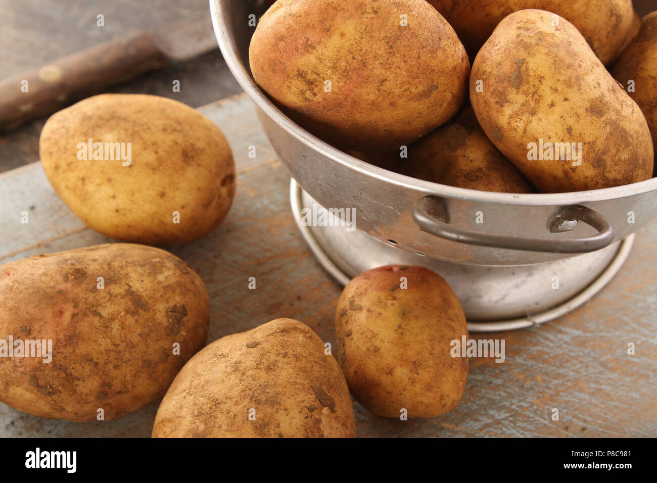 preparing king edward potatoes Stock Photo Alamy