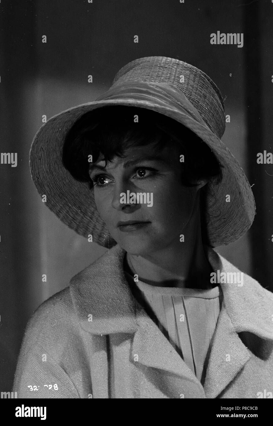 Jennie Lee (dancer),Bonar Colleano (1924?958) Porn tube June Whitfield (born 1925),Elli Parvo (1915?010) Monica Gayle (actress),Tara Strohmeier Sex clips Colleen Moore,John Neville
