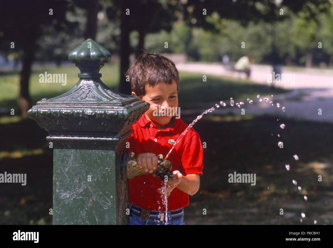 Children Drinking Water Fountain Park Hi-res Stock Photography And 