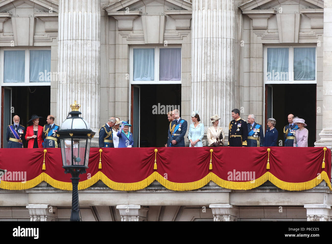 London, UK. 10th July, 2018. Royal Family, Prince Michael of Kent, Princess Michael of Kent, Prince Edward, Charles Prince of Wales, Camilla Duchess of Cornwall, Elizabeth II The Queen, Meghan Duchess of Sussex, Prince Harry Duke of Sussex, Prince William Duke of Cambridge, Catherine Duchess of Cambridge, Anne Princess Royal, Vice Admiral Sir Timothy Laurence, Prince Richard Duke of Gloucester, Birgitte Duchess of Gloucester, Prince Edward Duke of Kent, Katharine Duchess of Kent, RAF100 Parade and Flypast, The Mall & Buckingham Palace, London, UK. Credit: Rich Gold/Alamy Live News Stock Photo