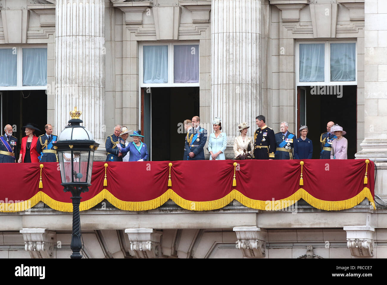 London, UK. 10th July, 2018. Royal Family, Prince Michael of Kent, Princess Michael of Kent, Prince Edward, Charles Prince of Wales, Camilla Duchess of Cornwall, Elizabeth II The Queen, Meghan Duchess of Sussex, Prince Harry Duke of Sussex, Prince William Duke of Cambridge, Catherine Duchess of Cambridge, Anne Princess Royal, Vice Admiral Sir Timothy Laurence, Prince Richard Duke of Gloucester, Birgitte Duchess of Gloucester, Prince Edward Duke of Kent, Katharine Duchess of Kent, RAF100 Parade and Flypast, The Mall & Buckingham Palace, London, UK. Credit: Rich Gold/Alamy Live News Stock Photo