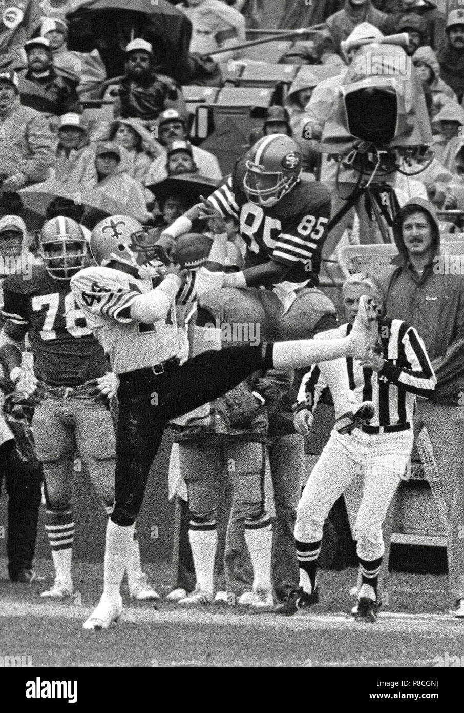 San Francisco, California, USA. 23rd Sep, 1990. San Francisco 49ers vs  Atlanta Falcons at Candlestick Park Sunday, September 23, 1990. 49ers beat  Falcons 19-13. 49er wide receiver Mike Wilson (85) attempts to