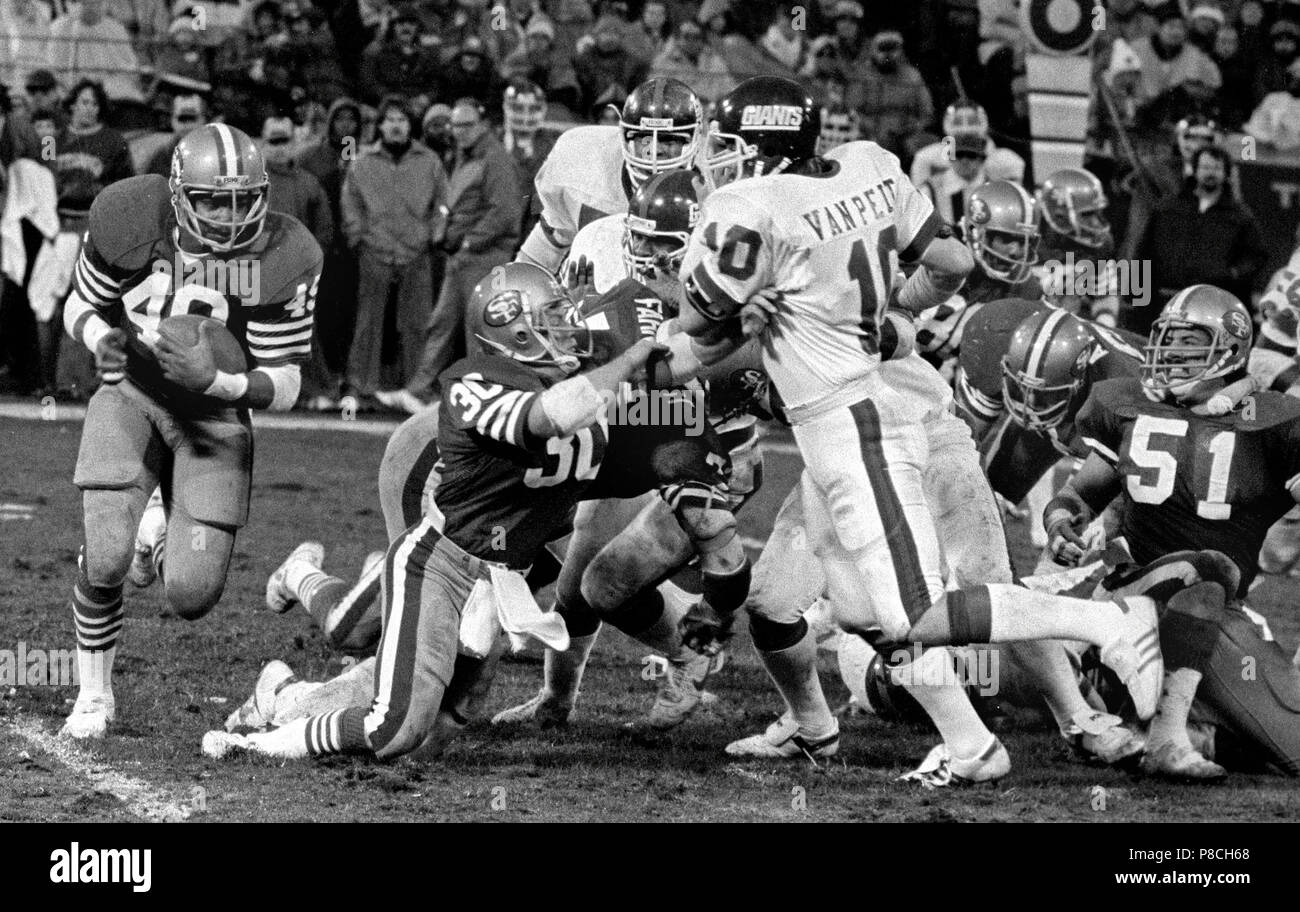 San Francisco, California, USA. 3rd Jan, 1982. San Francisco 49ers vs. New  York Giants at Candlestick Park Sunday, January 3. 1982. 49ers beat Giants  38-24 for Division Playoff. San Francisco 49er Running