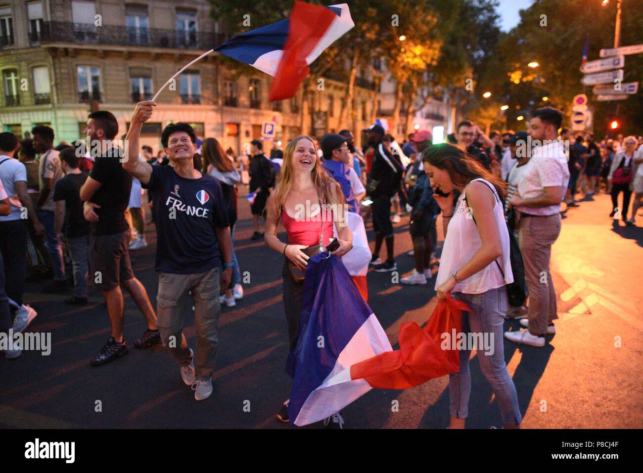 July 10, 2018 - Paris, France: Supporters of the French football team  celebrate after France beat Belgium 1-0 to reach the World Cup final. Des  supporters de l'equipe de France de football