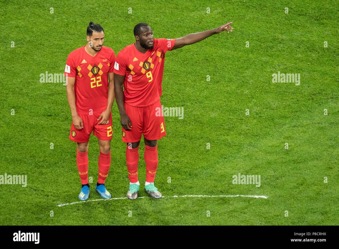 St. Petersburg, Russland. 11th July, 2018. Nacer CHADLI (left, BEL) and Romelu LUKAKU (BEL) make up a free-kick wall, full figure, gesture, gesture, France (FRA) - Belgium (BEL) 1: 0, semi-final, match 61, on 10.07.2018 in St. Petersburg; Football World Cup 2018 in Russia from 14.06. - 15.07.2018. © | usage worldwide Credit: dpa/Alamy Live News Stock Photo