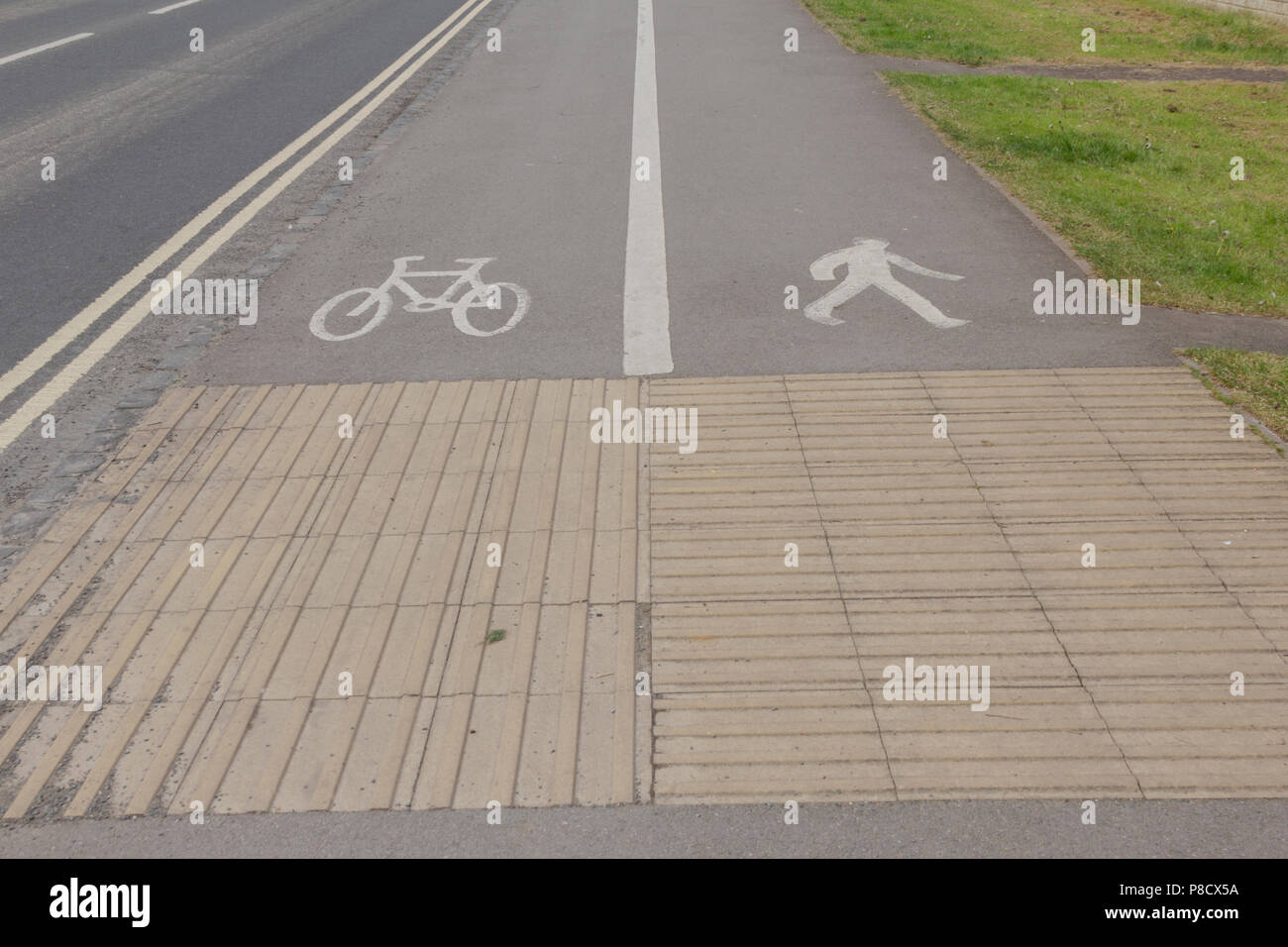 Road Markings in Carterton, Oxfordshire UK. 13th May 2018. UK Weather ...