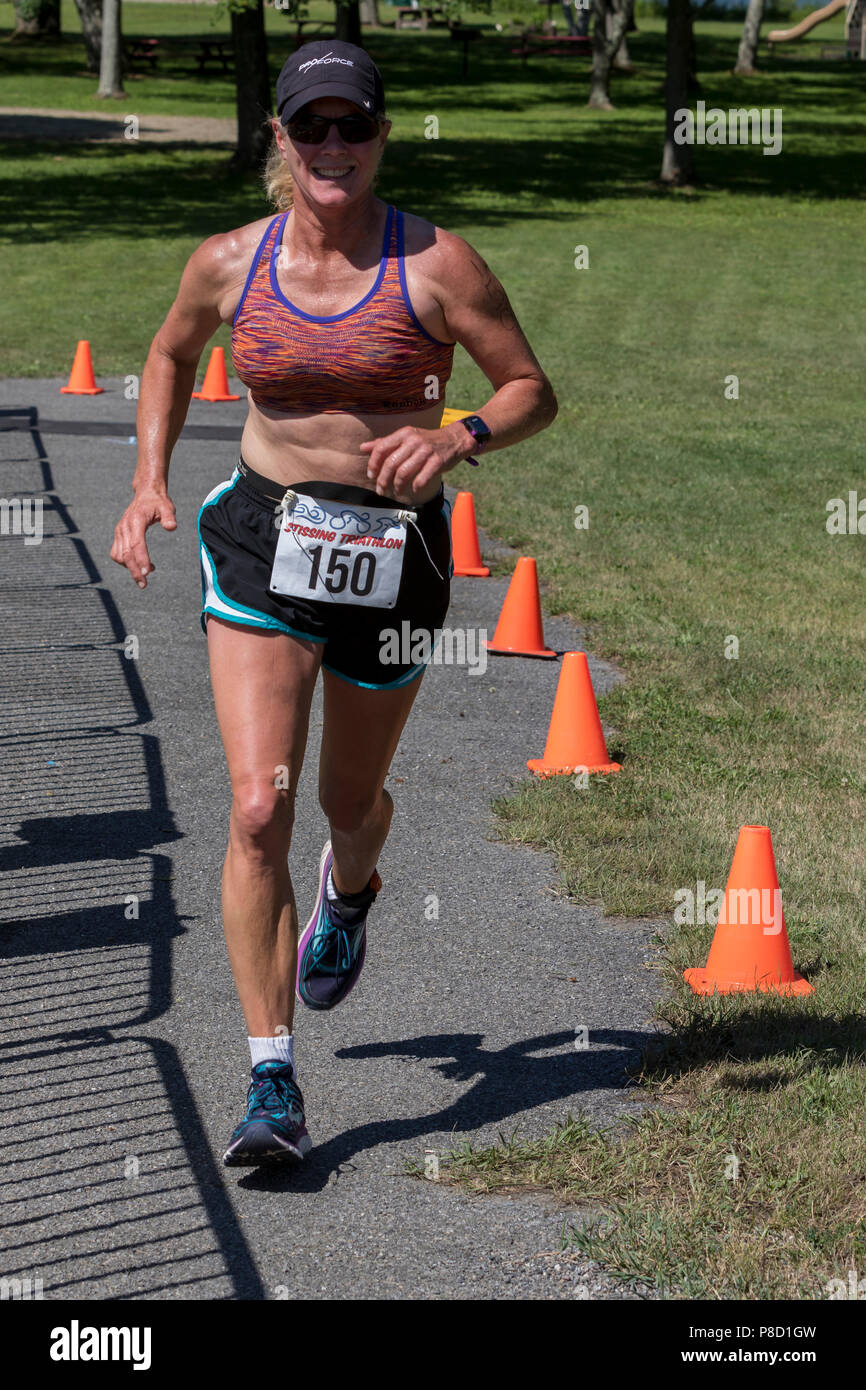 Laura Sloan competiting in the run segment in the 2018 Stissing Triathlon Stock Photo