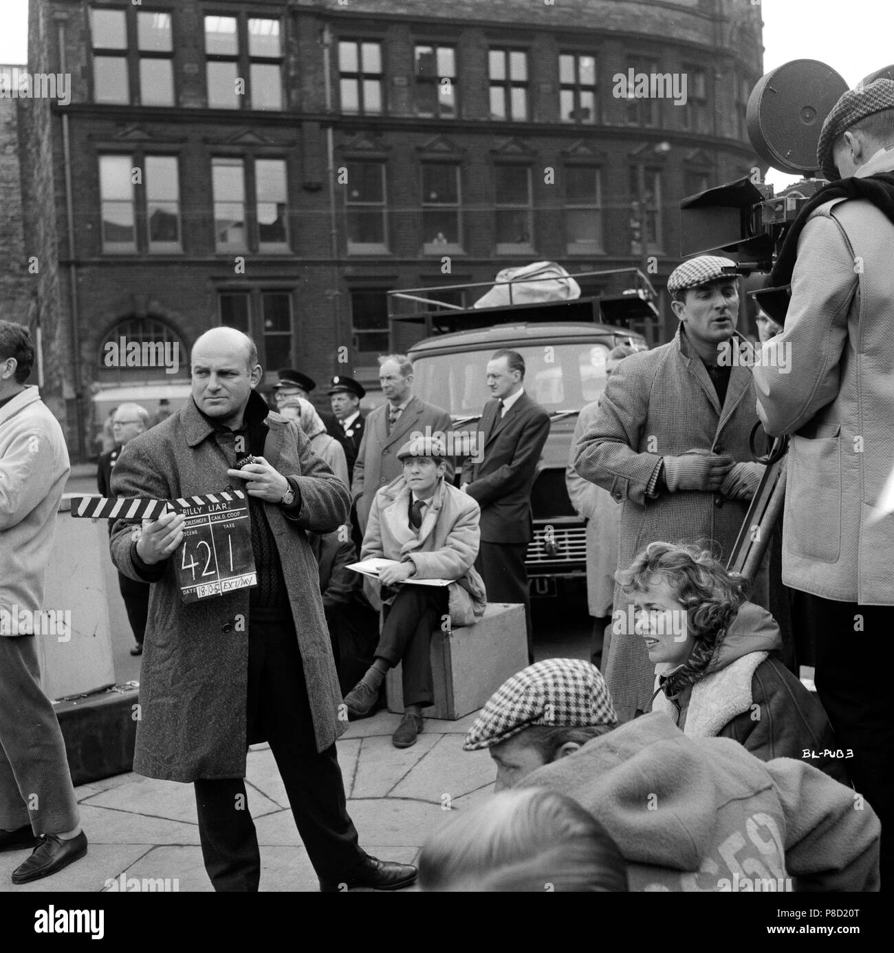 Billy Liar (1963) Tom Courtenay, Film Director John Schlesinger using clapperboard     Date: 1963 Stock Photo