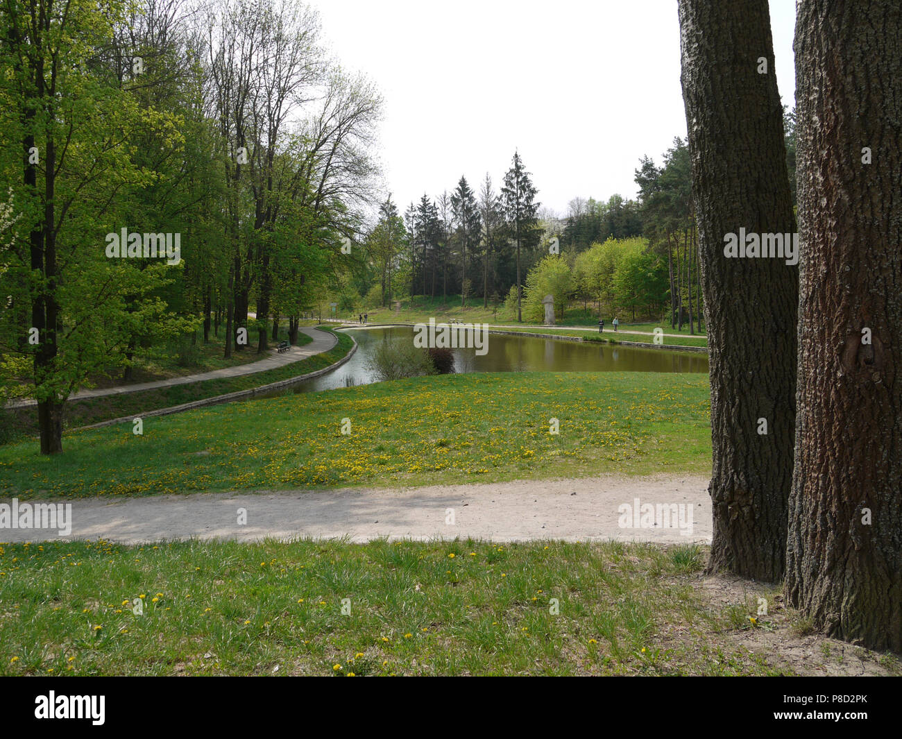 Walking path around a lake hi-res stock photography and images - Alamy