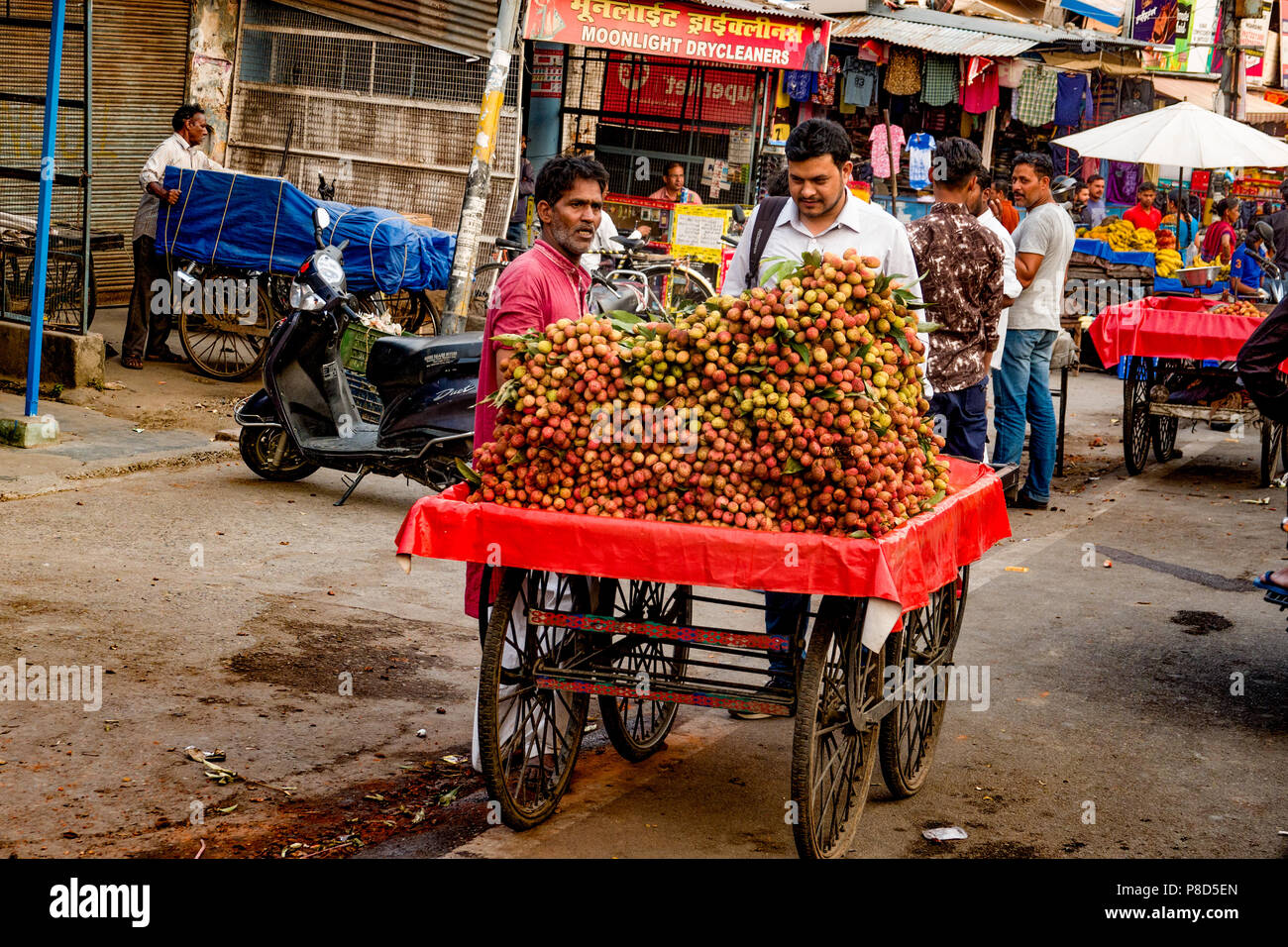 Litchi Fruit cart vendor selling fruits at the park, India Stock Photo