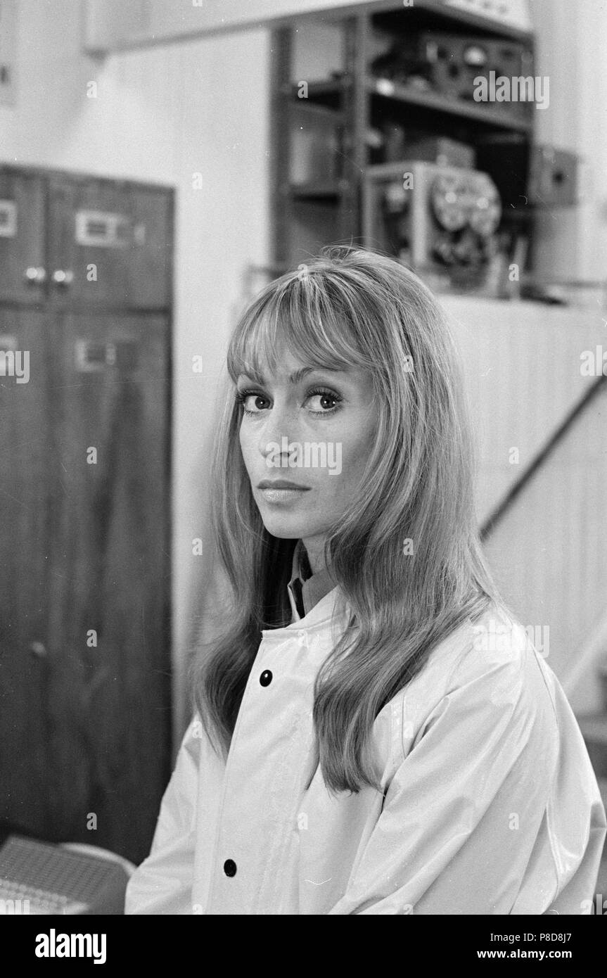 Suzy kendall hi-res stock photography and images - Alamy