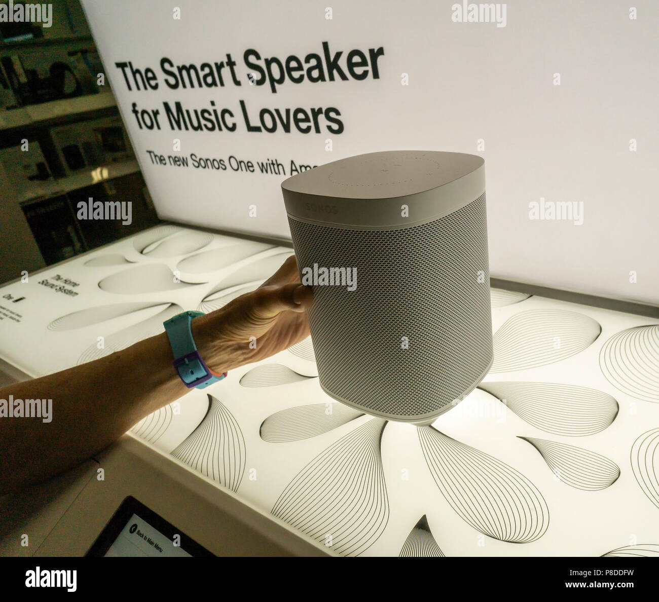 Sonos speakers hi-res stock photography and images - Alamy