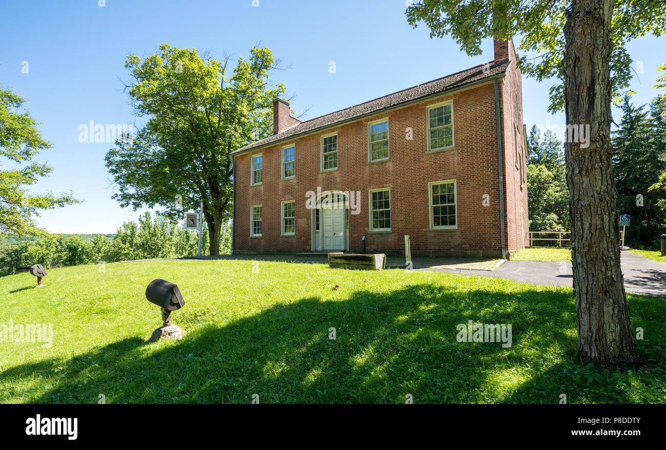 Mount Washington Tavern on National Road in Pennsylvania Stock Photo Alamy