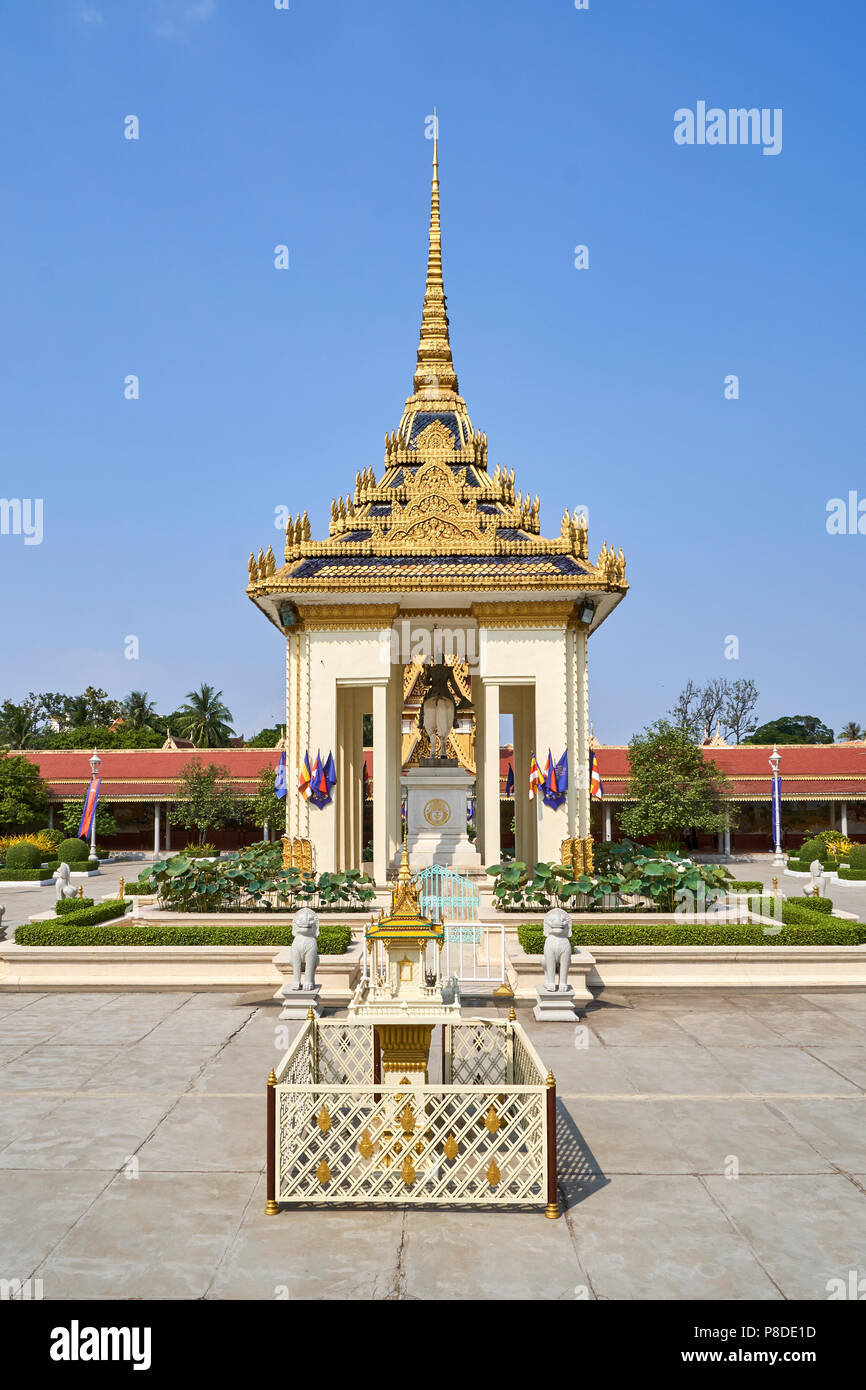 Statue of King Norodom Royal Palace in Phnom Penh Stock Photo